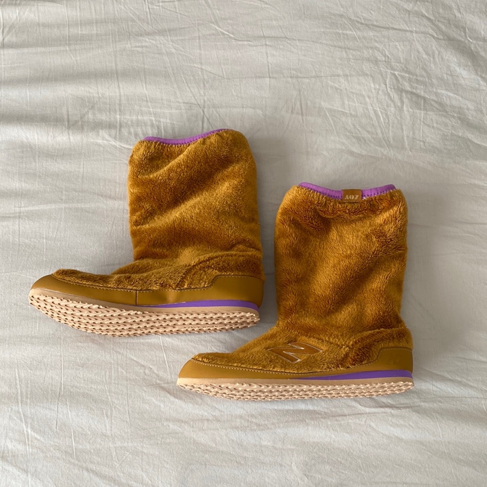 New balance comfy boots shoes size 7 flat boots womens 8